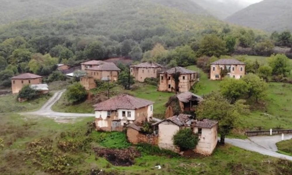Το ερειπωμένο Ελληνικό χωριό, που έχει αποτελέσει τα σκηνικά αρκετών κινηματογραφικών ταινιών! (βίντεο)
